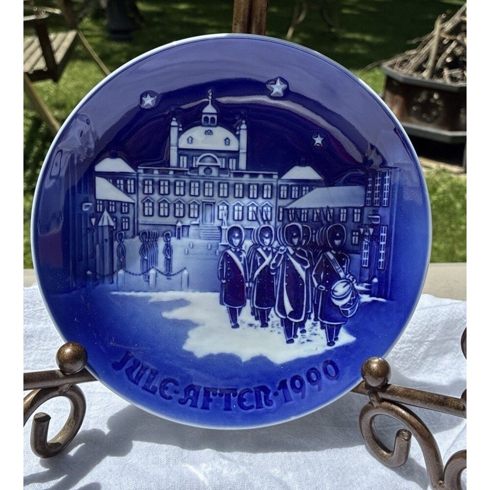 BING AND GRONDAHL Plate Jules-After 1990 Changing Of The Guards Porcelain